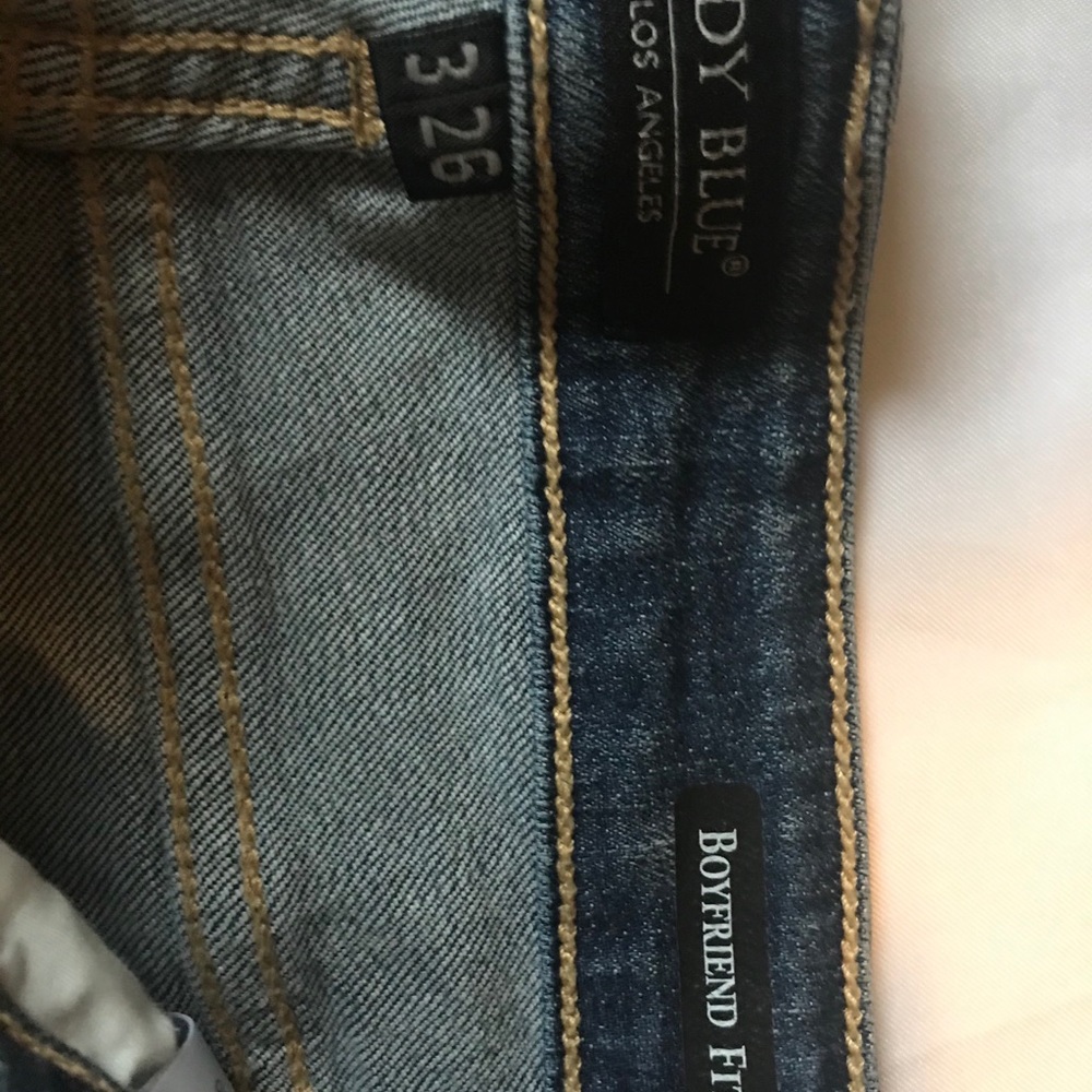 Women’s boyfriend fit ripped jeans